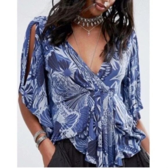 FREE PEOPLE Sapphire Combo Amour Cold Shoulder NWT Blouse S rayon floral blue - Picture 1 of 8